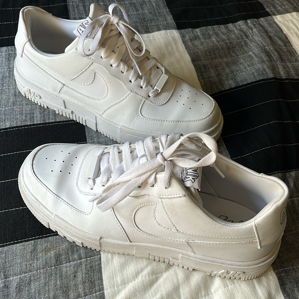 Nike Air Force 1 Pixel Triple White